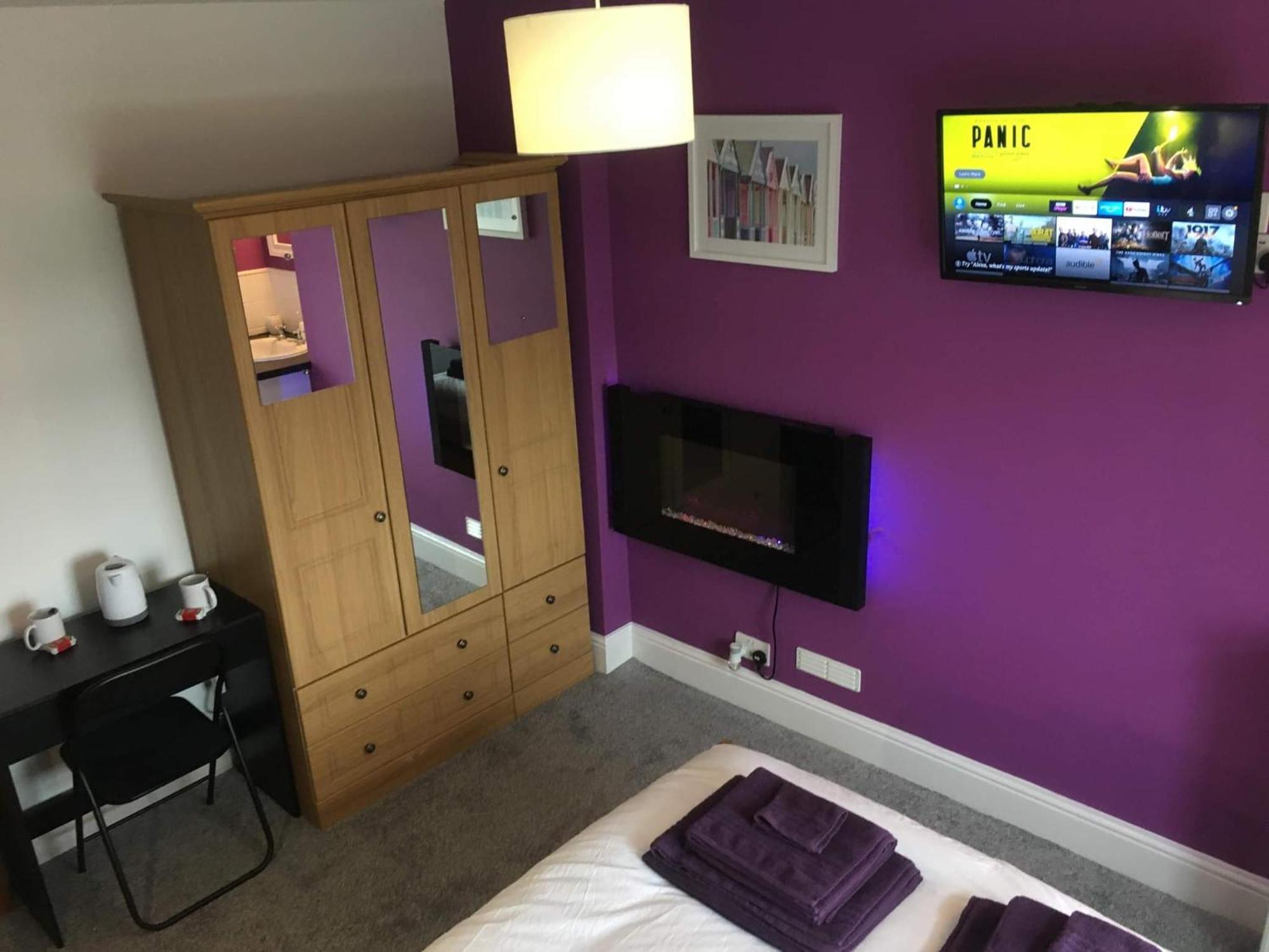 Moonraker Private Room In Our Cosy Cottage Home 세인트오스틀 외부 사진